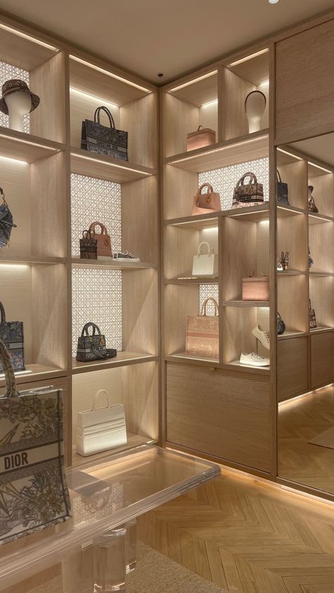 Bag Display Cabinet, Makeup Display Ideas, Boutique Jewelry Display, Clothes Cupboard, Purse Display, Shoe Store Design, Luxury Fashion Store, Aesthetic Shopping, Handbag Display