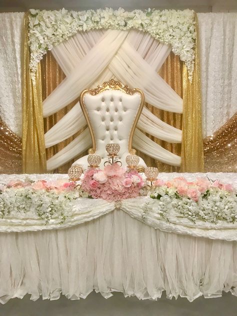 Champagne 15 Decorations, Peach Quinceanera Decorations, Light Pink And Champagne Quince, Champagne And Blush Quinceanera Theme, Pink And Champagne Sweet 16, Quinceanera Mesa Principal, Sweet 16 Pink Princess Theme, Quinceanera Chairs Ideas, Quince Chair