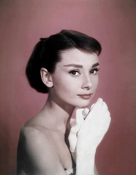 Audrey Hepburn Pictures and Photos - Getty Images Audrey Hepburn Color, Funny Face Audrey Hepburn, Funny Face Audrey, Audrey Hepburn Funny Face, Audrey Hepburn Pictures, Aubrey Hepburn, Audrey Hepburn Photos, Nancy Sinatra, Myrna Loy