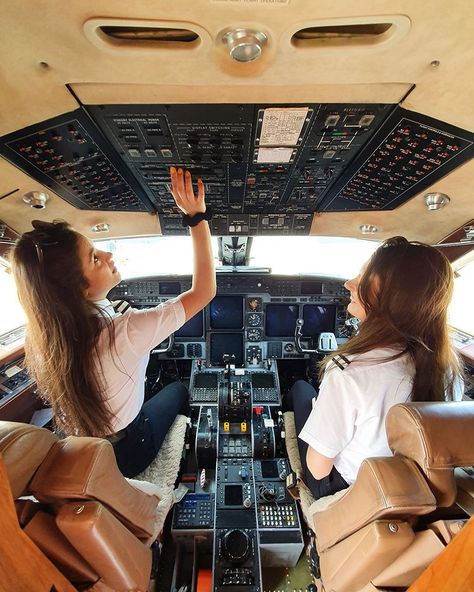 Pilot Student Hana Blom👩🏻‍✈️ (@pilot_hana) • Instagram photos and videos Pilot Student, Pilots Quotes Aviation, Pilot Career, Pilot Quotes, Becoming A Pilot, Commercial Pilot, Pilots Aviation, Airline Pilot, Aviation World