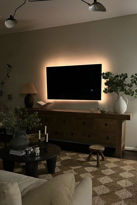 Led Light Around Tv, Lighting Above Tv, Behind Tv Lighting, Tv Backlight Ideas, Tv With Led Lights Behind, Two Tvs In One Room Ideas, Led Lights Behind Tv, Tv Lighting Ideas, Tv Room Lighting