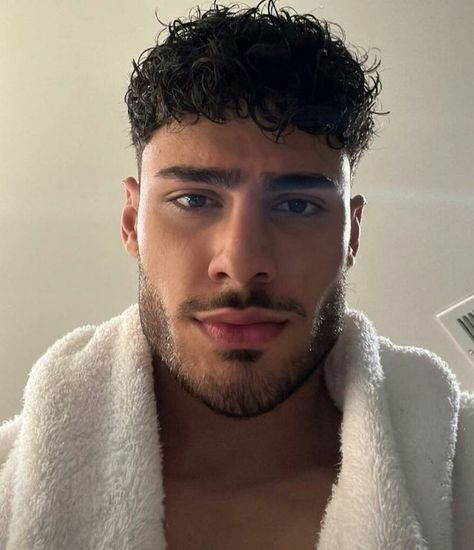 Arabian Men, Handsome Arab Men, Steamy Romance, Arab Men, Corte De Cabelo Masculino, Curly Hair Men, Aesthetic Guys, Boys Haircuts, Men Model