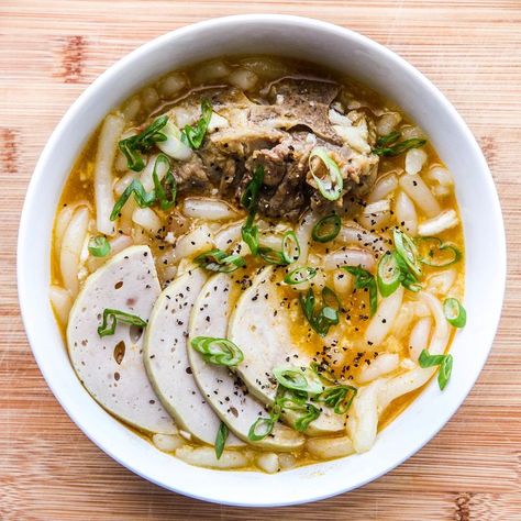 Vietnamese Thick Noodle Soup Recipe (Banh Canh) Vietnamese Banh Canh Recipe, Banh Canh Cua Recipe, Vietnamese Beef Soup, Hu Tieu Recipe, Banh Canh Recipe, Authentic Vietnamese Recipes, Vicky Pham, Banh Canh, Hu Tieu