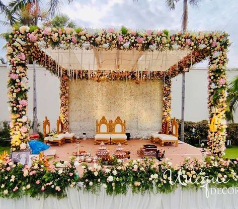 Traditional Wedding Mandap, Hindu Wedding Decorations, Small Wedding Decor, Mandap Design, Reception Stage Decor, Simple Stage Decorations, Home Flower Decor, Indian Wedding Decor, Destination Wedding Decor