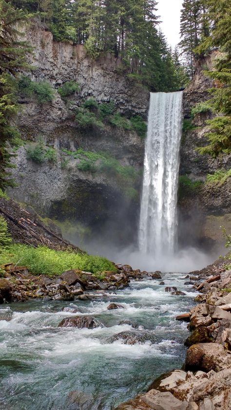 British Colombia, Brandywine Falls, Beach Wallpaper Iphone, Waterfall Pictures, Beautiful Butterflies Art, Waterfall Features, Beautiful Scenery Pictures, Gorgeous Scenery, Pretty Landscapes