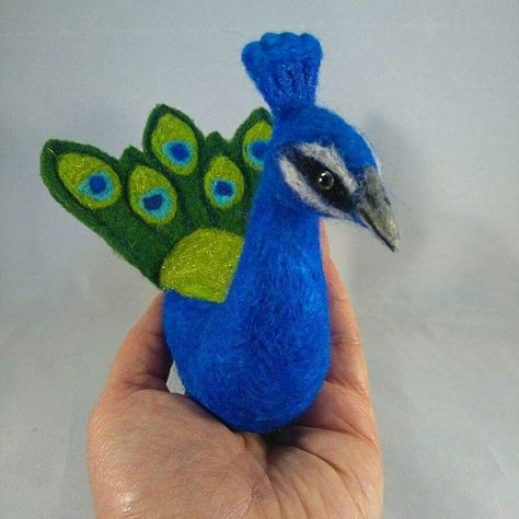 Needle felt peacock by Spiritbreeze Art. Felt Peacock, Felted Birds, Felting Inspiration, Peacock Decor, Wool Needle Felting, Felt Craft, Needle Felting Projects, Tea Cosy, Felt Birds