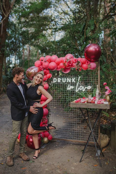 Valentines Engagement Party, Outdoor Engagement Party, Idea Valentines Day, Backyard Engagement Parties, Engagement Party Themes, Engagement Themes, Valentines Day Decoration, Ideas Valentines Day, Day Party Ideas