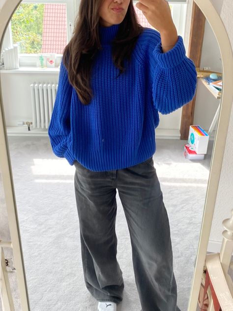 #pullover #strick #blue #grey #fit #fitcheck #ootd Blue Oversized Sweater Outfit, Blue Sweater Outfit Aesthetic, Blue Knit Sweater Outfit, Ripped Sweater Outfit, Royal Blue Sweater Outfit, Blue Pullover Outfit, Turtle Neck Sweater Outfit, Electric Blue Outfit, Knitted Jumper Outfit