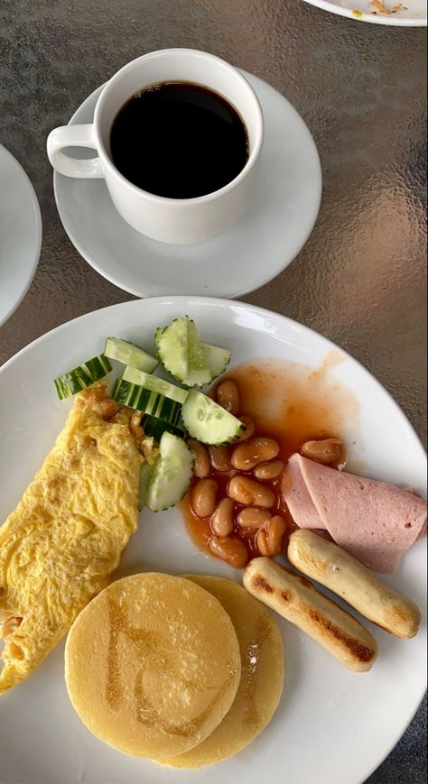 Morning breakfast Happy Aesthetic, Breakfast Aesthetic, Hotel Breakfast, American Breakfast, Holiday Break, Island Holiday, Aesthetic Coffee, Breakfast Cookies, Quick Breakfast