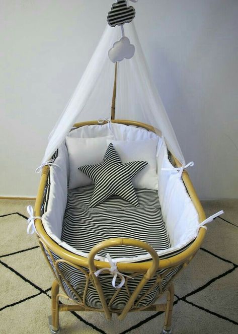 Baby Room Set, Cradles And Bassinets, Nursery Bassinet, Changing Tables, Diy Bebe, Baby Cradle, Baby Baskets, Baby Couture, Baby Closet