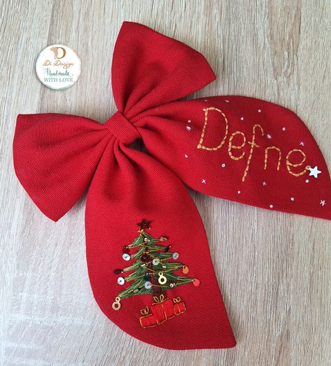 Embroidered Hair Bows, Christmas Hair Bows, Feed Ig, Holiday Bows, Christmas Hair, Toddler Clothing, Christmas Bows, Personalized Accessories, Xmas Gifts