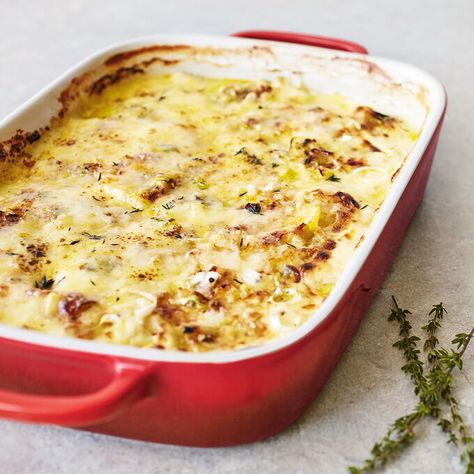 Scalloped Potatoes And Leeks, Potato And Leek Au Gratin, Potato And Leek Gratin, Leek And Potato Bake, Leek Recipes Side Dishes, Leek And Potato Recipes, Potato Leek Gratin, Homemade Potatoes, Potatoes And Leeks