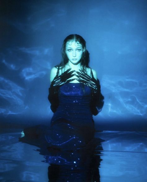 Mylar Film Photoshoot, Blue Backdrop Photoshoot Ideas, Water Background Photoshoot, Ocean Themed Photoshoot, Dark Water Photoshoot, Mermaid Editorial Photoshoot, Reflective Photoshoot Ideas, Reflective Floor Photoshoot, Water Themed Photoshoot