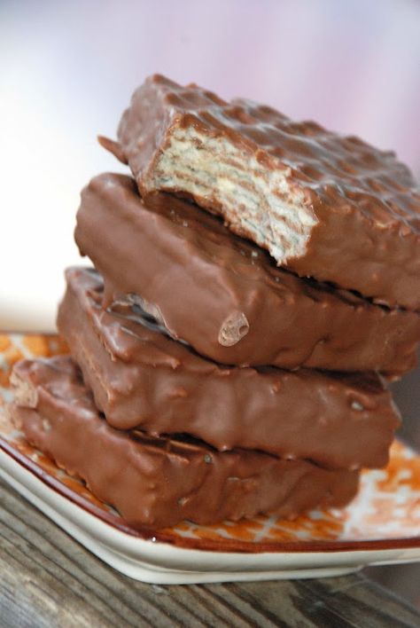 Peanut Butter Crackers, Butter Crackers, Chocolate Covered Peanuts, Desserts Vegan, Peanut Butter Recipes, Homemade Candies, Köstliche Desserts, Butter Recipe, Yummy Sweets