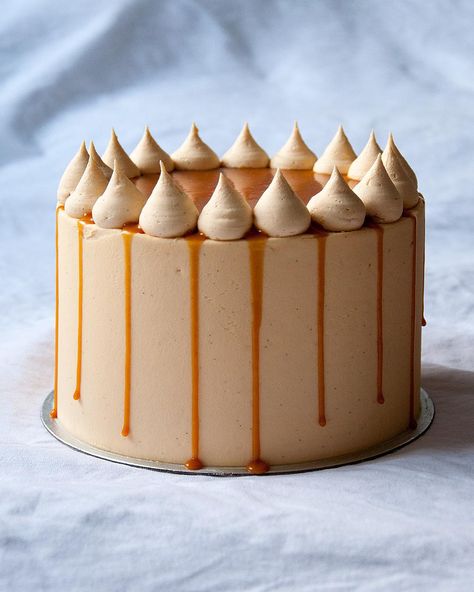 Caramel Cake Decoration, Brown Sugar Caramel, Baileys Cake, Salted Caramel Chocolate Cake, Salted Caramel Buttercream, Homemade Salted Caramel, Coffee And Walnut Cake, Salted Caramel Cake, Cake Homemade