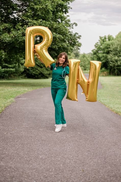 Nursing Party Backdrop, Nursing School Photo Shoot, Nursing Student Photoshoot Photo Ideas, Graduation Nursing Pictures Photo Ideas, Senior Nurse Pictures, Nurse Graduation Photoshoot Photo Ideas, Respiratory Graduation Pictures, Respiratory Therapist Graduation Pictures, Nursing Grad Pictures Photo Ideas