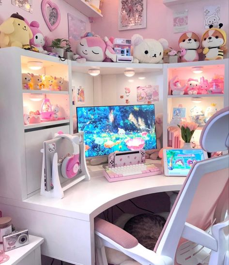 Pink Otaku Room, Girly Anime Room, Pink Desk Set Up, Kawaii Game Room, Kawaii Gamer Room, Kawaii Anime Room, Cozy Pc Setup, Cozy Desk, Desk Setups