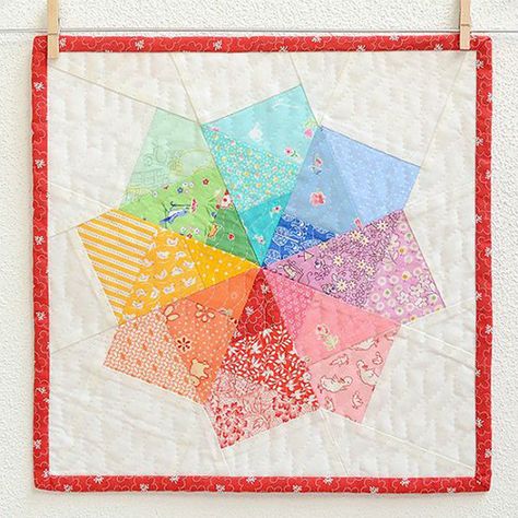 Spinning Pinwheel Block - Tutorial Diy Spinning Wheel, Diy Pinwheel, Pinwheel Quilt Pattern, Pinwheel Quilt Block, Pinwheel Block, Pinwheels Paper, Heart Blocks, Pieced Quilts, Table Quilts