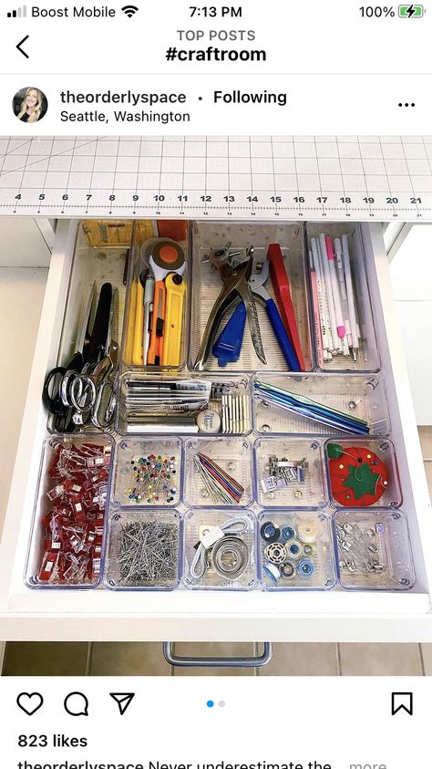 Sewing Drawer Organization, Tiny Sewing Room, Work Room Ideas, Sewing Tools Organizer, Craft Closet Organization, Fashion Design Studio, Grunge Bedroom, Knitting Room, Sewing Humor