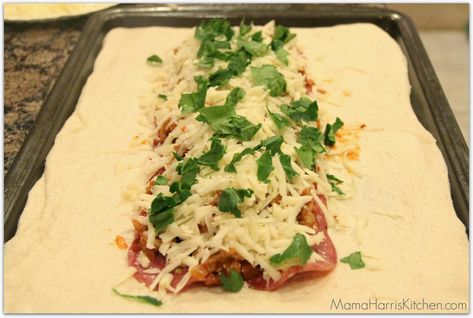 Creative Ideas with Pillsbury Pizza Crust Pilsbury Pizza Crust Recipes, Pillsbury Pizza Crust Ideas, Pilsbury Pizza Crust, Pizza Crust Ideas, Pillsbury Pizza Crust Recipes, Pillsbury Pizza Crust, Pizza Crust Recipes, Pillsbury Pizza, Fun Meals