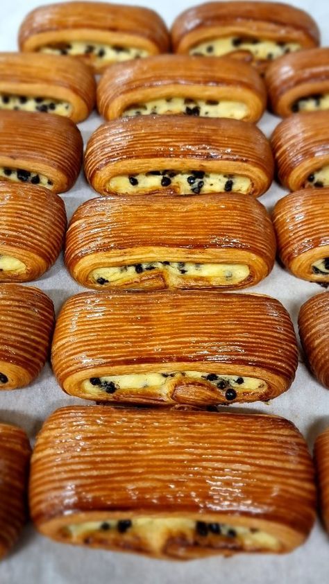 Loïc Dos Santos | Réalisation des Suisse striée 🫠 À la boulangerie @levain.bxl #ambassadeurdupainbe #cremepastissiere #moulindecollogne… | Instagram Pastry Design, Pastry And Bakery, Bread And Pastries, Bread Recipes Homemade, Dessert Recipes Easy, Fine Dining, Bread Recipes, Food Inspiration, Sweet Tooth