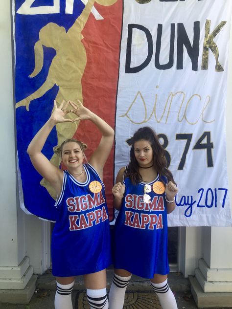 Sigma Kappa “Ballin Out On Bid Day” theme 2017 #bidday #sorority #sigmakappa #ohiouniversity #theme #sports #basketball Basketball Bid Day, National Panhellenic Conference, Sorority Themes, Philanthropy Events, Spring Recruitment, Recruitment Ideas, Greek Week, Sorority Ideas, Theta Phi Alpha