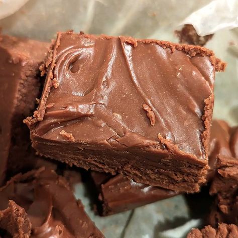 No Fail Five Minute Fudge Carnation Fudge Recipe, 5 Min Fudge, Carnation Fudge, Five Minute Fudge, 5 Minute Fudge, Easy Fudge Recipe, Easy Fudge, Fudge Cookies, Fudge Recipes Easy