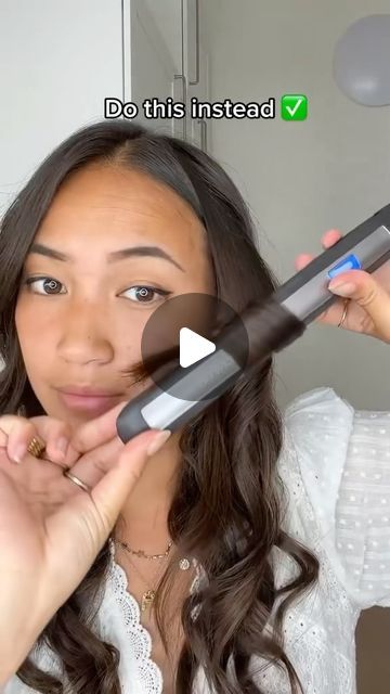 How To Do Curls With Straightener, How To Wave Your Hair, How To Do Curls, Hair With A Straightener, Easy Beach Waves, Curls With Straightener, Curl Hair With Straightener, Easy Curls, Hair Tricks