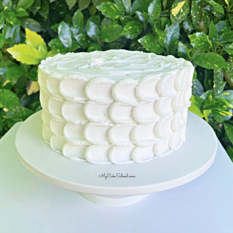 Pulled Dot Cake Decorating, Textured Cake Decorating, Buttercream Petal Cake, Simple 3 Tier Cake Designs, Spatula Cake Decorating, Cake Side Designs, Petal Cake Design, Cake Decorating Buttercream, Buttercream Cake Design