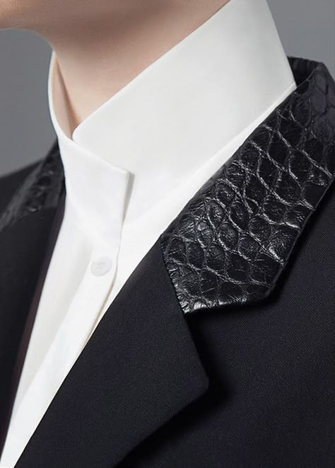 Menswear Inspiration, Detail Couture, Gentle Man, Asymmetrical Shirt, Equestrian Fashion, Clothing Details, Equestrian Outfits, Collar Designs, Equestrian Style