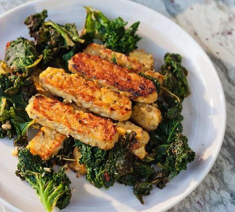 10 x Vegetarische Tempeh Recepten | GIRLS WHO MAGAZINE Eating Bird Food, Tempeh Bacon, Tempeh Recipes, Bird Food, Lean Body, Tofu Recipes, Tempeh, Fermented Foods, 21 Days