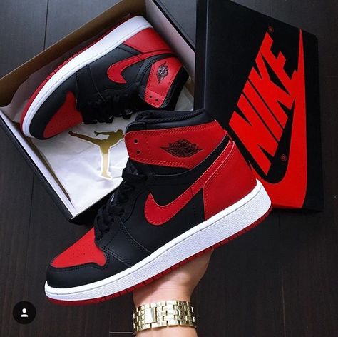 Follow me @kaitlyn_munoz for more lit pins.✨ Sepatu Air Jordan, Kids Sports Shoes, Sneaker Nike, Sneaker Outfits, Jordan Shoes Girls, Sneakers Jordans, Shoes Sneakers Jordans, Nike Shoes Jordans, Nike Air Shoes