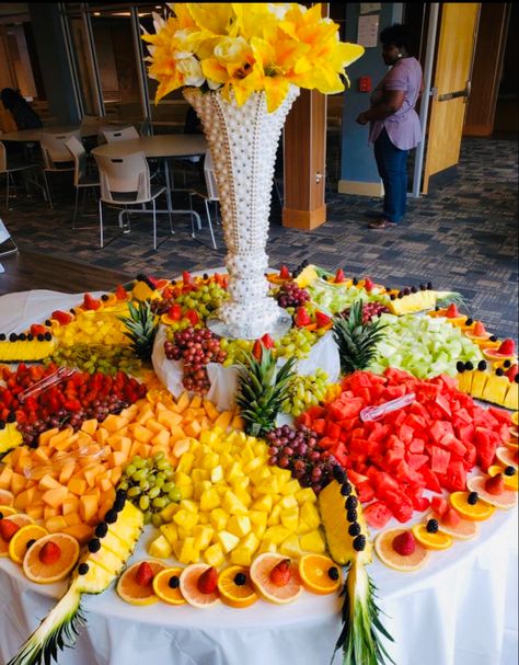 Fiesta Theme Fruit Table, Fruit Platter Table, Elegant Fruit Display, Fruit Tables For Quinceanera, Fruit Table Display Wedding Buffet Ideas, Fruit Table Quinceanera, Mexican Fruit Table Ideas Wedding, Large Fruit Display, Fruits Table Decoration