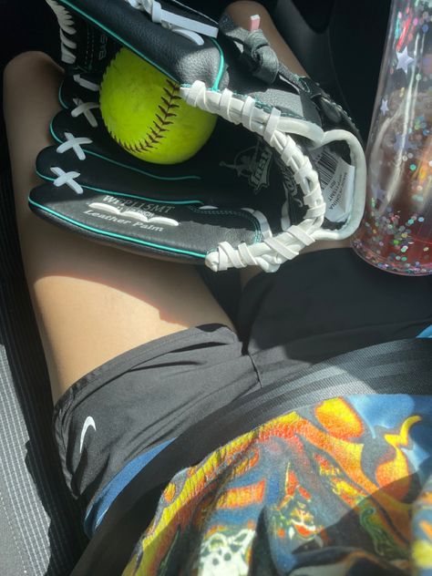 Softball Snaps, Softball Girl Aesthetic, Softball Aesthetic Pictures, Cute Softball Quotes, Fastpitch Softball Drills, Softball Aesthetic, Softball Backgrounds, Softball Pics, Softball Photography