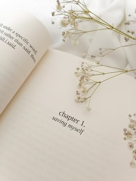 White And Cream Aesthetic, Cream White Aesthetic, Cream Aesthetic Wallpaper, Ideas For Decorating, Cream Aesthetic, Pola Sulam, Favorite Book Quotes, Aesthetic Pastel, 背景 シンプル