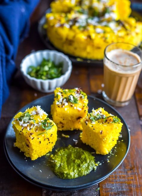 Chickpea Flour Cake, Khaman Recipe, Indian Appetizer Recipes, Khaman Dhokla, Gujarati Snacks, Dhokla Recipe, Chicken Snacks, Indian Appetizers, Appetizers Recipes