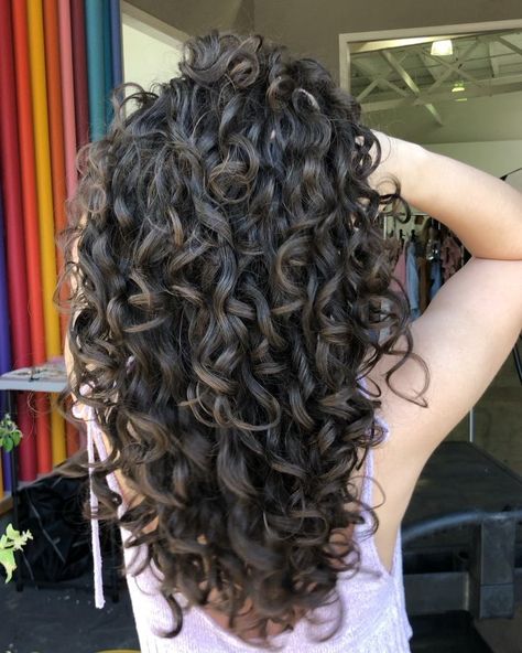 3 A Curls, Layer Curly Hair, Layered Hair Curly, Layers On Curly Hair, Curly Hair Layers, Mrs Bella, Curly Layers, Curly Cut, Curly Hair Cuts With Layers