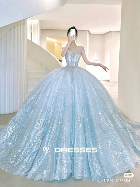 Frozen Inspired Dress Gowns, Elegant Quince Dresses, Pick Me Girl, Royal Blue Ball Gown, Quinceanera Dresses Blue, Blue Ball Gowns, Pretty Quinceanera Dresses, Girls Dress Outfits, Princess Ball Gowns