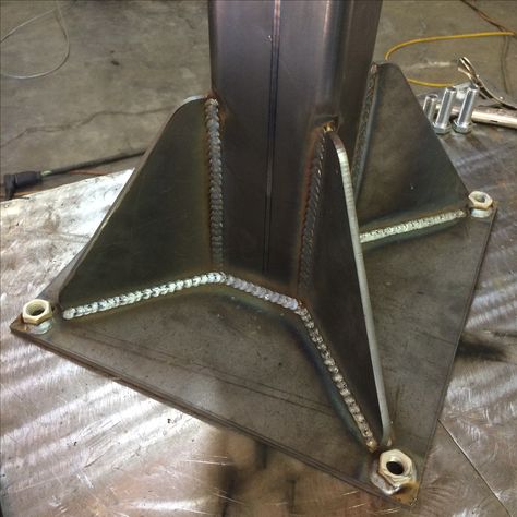 Vice stand base all welded up. Fabrication Metal Projects, Metal Fabrication Ideas, Vice Stand, Welding Shop, Steel Frame House, Metal Fab, Metal Workshop, Steel Frame Construction, Welding And Fabrication