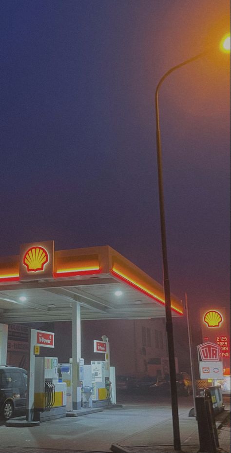 Nostalgic Aesthetic Wallpaper, Gas Station Wallpaper, Gas Station At Night, Speedway Gas Station, Shell Background, Usa Aesthetic, Beats Wallpaper, Nostalgic Aesthetic, Nostalgic Pictures