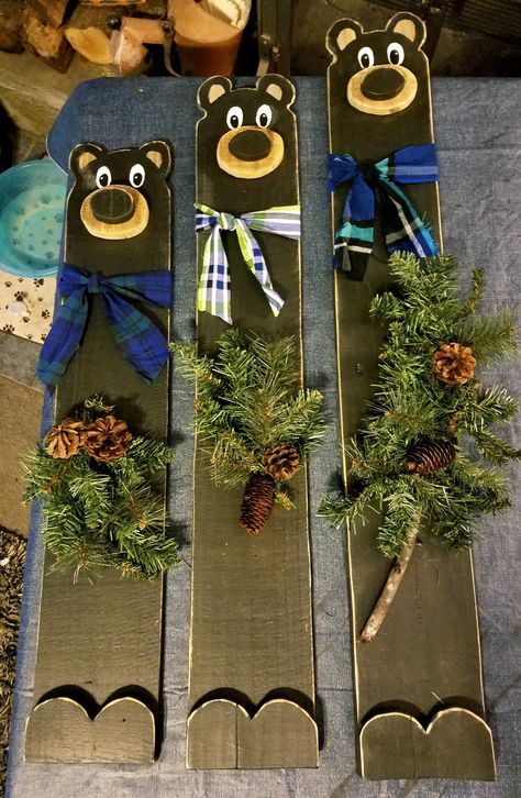 3 Bears made from old fence slats. Reindeer Height Board, Scrap Fence Wood Projects, Picket Fence Christmas Decor, Old Fence Board Projects, Fence Picket Projects, Fence Post Crafts, Post Crafts, Wooden Bears, Fence Crafts