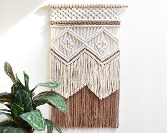 Macrame Wall Hanging Tutorial, Knots Guide, Makramee Diy, Macrame Tapestry, Macrame Wall Hanging Patterns, Bohemian Handmade, Macrame Hanging, Hanging Macrame, Macrame Ideas