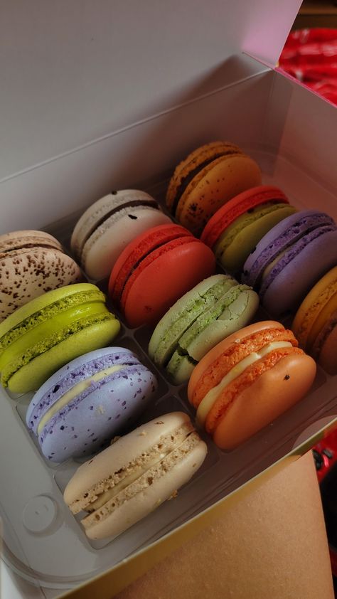 French macaroons French Candy, French Sweets, French Macaroons, Comfort Foods, Food Obsession, Macaroons, Cute Food, Comfort Food, Candy