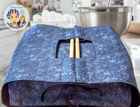 Sew a Casserole Carrier Tote - Surgical Scrub Cap Sewing Patterns Casserole Carriers To Sew Free Pattern, Hat Sewing Patterns, Casserole Carrier Pattern, Casserole Cozy, Casserole Dish Carrier, Dish Carrier, Sewing Mat, Casserole Holder, Sewing Machine Cover Pattern