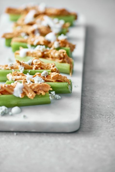 Celery Boats, Buffalo Chicken Celery, Chicken Celery, Baby Shower Appetizers, Shower Appetizers, Recipes Indian Food, Celery Recipes, Make Ahead Appetizers, Gluten Free Appetizers