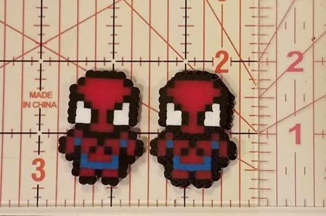 Pearl Beads Pattern Spiderman, Peeler Bead Spiderman, Spider Man Bead Pattern, Perler Beads Ideas Spiderman, Spider Verse Perler Beads, Spider Man Melty Beads, Spider Man Fuse Beads, Iron Beads Spiderman, Spider Man Pearler Beads