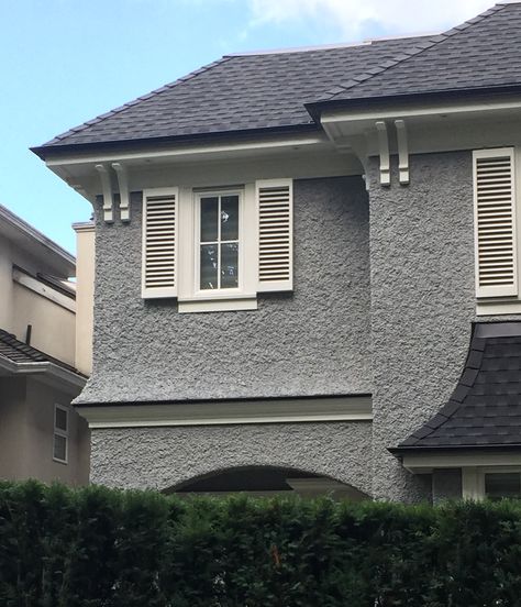 Grey stucco, white windows and trim, black roof & gutters. Heavy slop stucco dash. Stucco House Colors, White Stucco House, Pebble Dash, Gray House Exterior, Roofing Options, Gray House, Stucco Homes, Stucco Exterior, Grey Houses