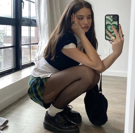 Spiegel Selfie, Estilo Madison Beer, Mirror Selfie Poses, Selfie Poses Instagram, Pic Pose, Foto Poses, Instagram Pose, Instagram Photo Inspiration, Ideas For Instagram Photos