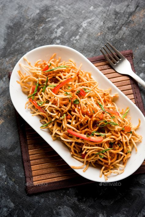 Chinese Bhel, Chinese Fast Food, Indo Chinese Recipes, Food Education, Fast Food Items, Delicacy Food, Cheap Dinners, Food O, Food Items