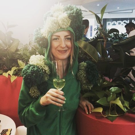 Broccoli Broccoli Costume, Halloween Costumes 2015, Fancy Dress Diy, Creative Diy Halloween Costumes, Vegetable Costumes, Easy Diy Halloween Costumes, Creative Halloween Costumes Diy, 2015 Halloween Costumes, Easy Halloween Costumes For Women